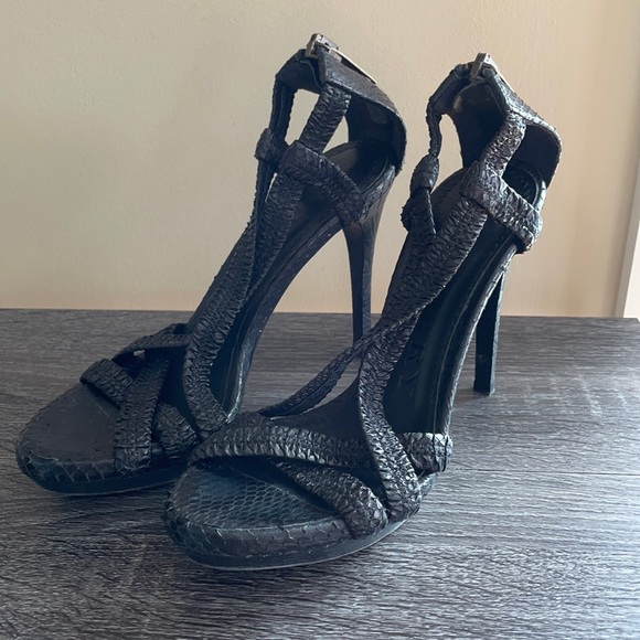 Burberry Heels - Picture 1 of 4